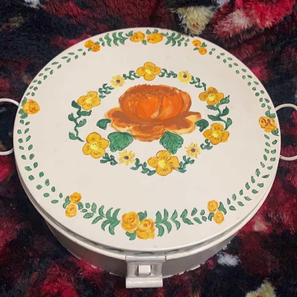 Vintage Kreamer tin